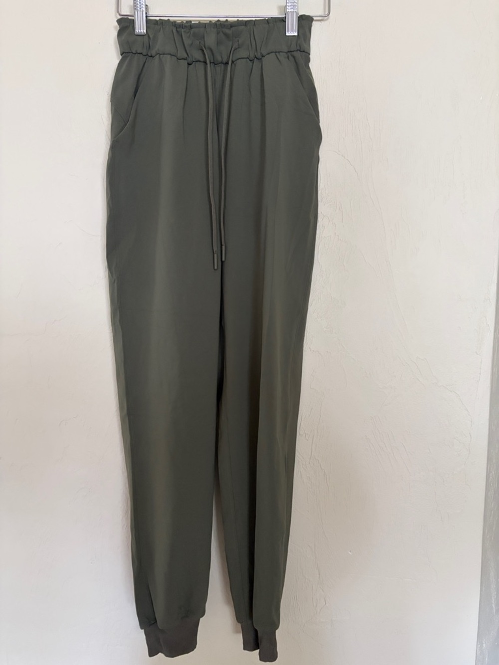 Lululemon Olive Green Luxtreme Keep Moving Jogger. Excellent Condition.